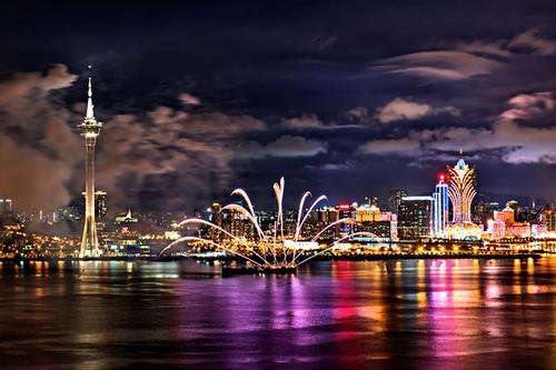 描寫海邊開心夜景的句子 描寫海邊開心夜景的句子
