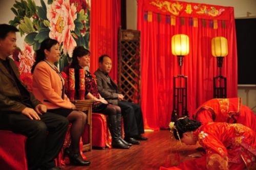 新婚讓新郎發(fā)紅包的的句子 新婚讓新郎發(fā)紅包的的句子
